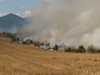 Пожарът край Казанлък пак гори, движението към Мъглиж отново е затруднено