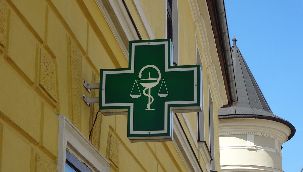 Задържаха психично болен мъж, потрошил аптека край София