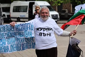 Йоло Денев поведе недоволството срещу Денков пред президентството (Снимки)