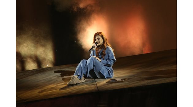Виктория Георгиева изпълнява песента си на Евровизия.