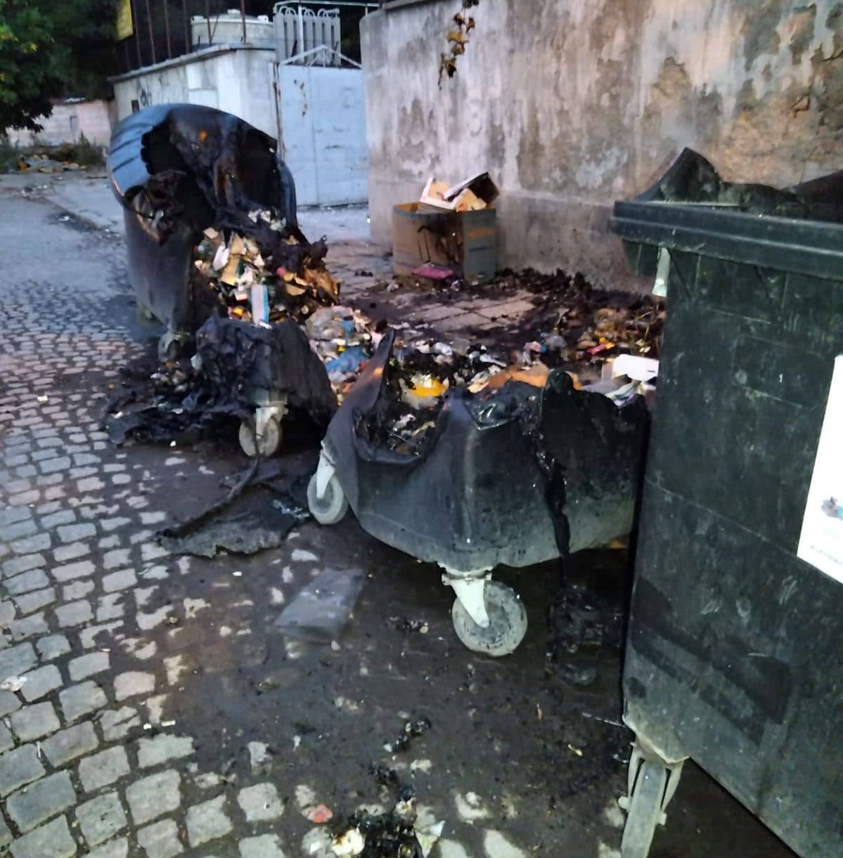 28 контейнера за смет са запалени в Пловдив от началото на година (Снимки)