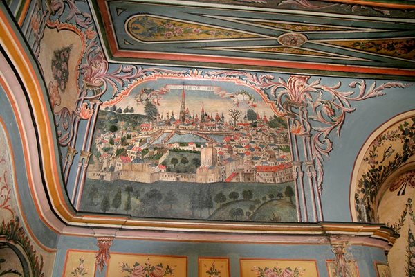 Пейзажи от Константинопол и Виена красят стените на "Клианти".