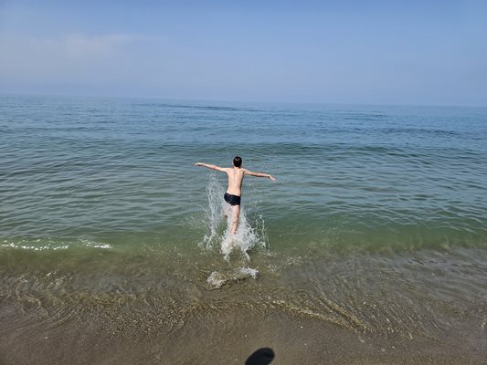 Температурата на морската вода достигна 28 градуса. Очаквани обаче леко захлаждане с дъждовете.