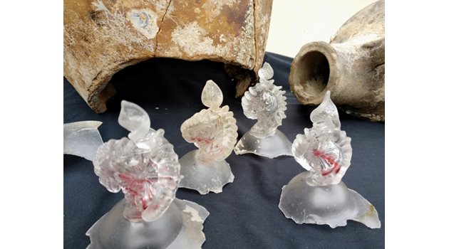 Откриха част от най-голямото потънало стъклено съкровище по Черноморието СНИМКИ: Община Бургас