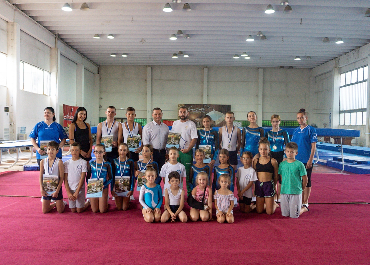 Кметът на Русе награди шампиони по скокове на батут