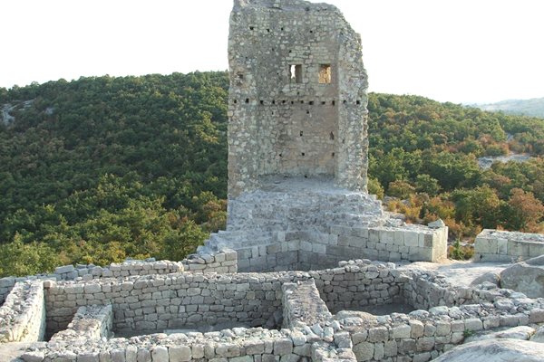 Средновековната кула е един от символите на града