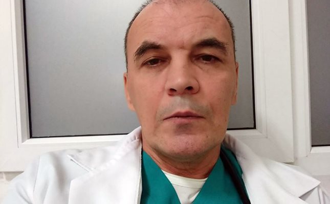 Лекарят гледал гнусните видеа и по време на смени в добричката болница