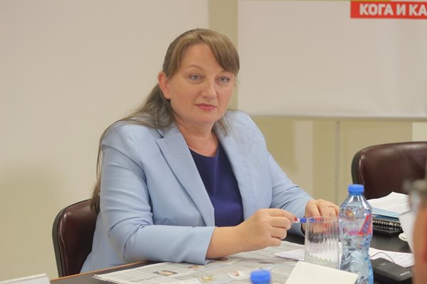 Социалната министърка Деница Сачева обяви, че редукцията на държавната пенсия за първите пенсионери с вноски в частните фонове ще е под 10%.