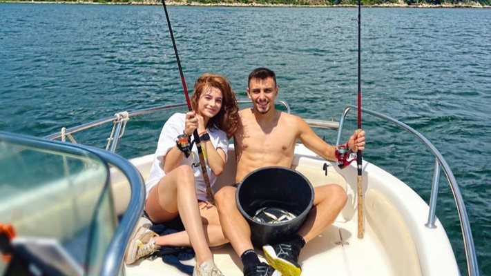 Илиан и Катерина се забавляват с риболов