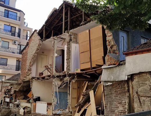 Семейство Будакови остана без дом след срутването на ул. "Ниш". Снимка: Радко Паунов 
