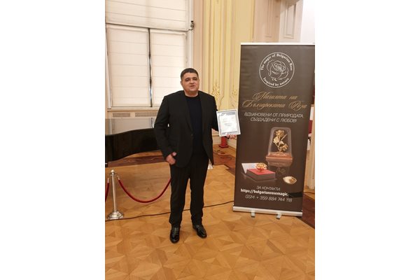 В края на февруари кметът на Забърдо Валентин Черпоков получи награда от “Дестинация България” за оригиналните празници, на които кани дипломати от години.
