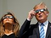 Вижте как семейство Тръмп гледа слънчевото затъмнение (Галерия)