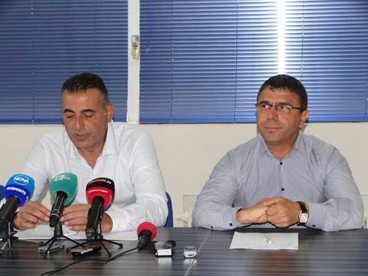 Окръжният прокурор на Пловдив Румен Попов (вляво) и шефът на полицията Атанас Илков разказаха подробности за разбитите тайни предприятия.