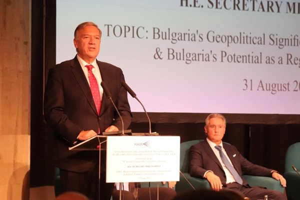 При посещението си в България бившият държавен секретар на САЩ Майк Помпейо заяви, че добивът на шистов газ ще ни направи независими от руския.

СНИМКА: РУМЯНА ТОНЕВА