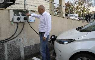От понеделник електромобилите във Варна ще заплащат зареждането на станциите на общината