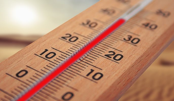 Термометрите в града под тепетата показват почти 30°.