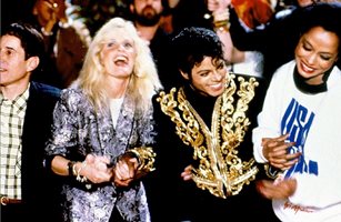 Как Майкъл Джексън, Лайнъл Ричи и Куинси Джоунс се събират, за да създадат песента We Are The World