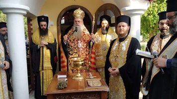 Двама владици – Николай и Арсений, осветиха параклис в Пловдив (Снимки)