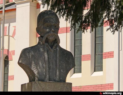 Паметник на Трендафил Керелов в Батак
