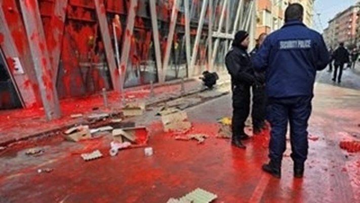 Сградата на Европейската комисия в София след протеста на "Възраждане" СНИМКА: ГЕОРГИ КЮРПАНОВ