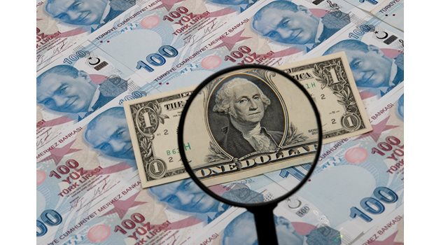 Според сп. "Форбс" от началото на годината лирата е изгубила 45% от стойността си спрямо долара.