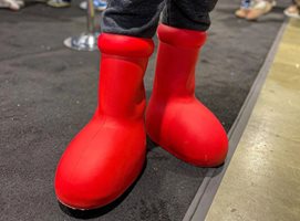 Големите червени ботуши КАДЪР: Инстаграм/big_red_boots_mschf