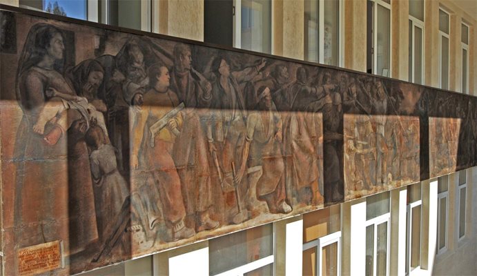 Музеят на социалистическото изкуство съхрани 13-метров стенопис на проф. Илия Петров