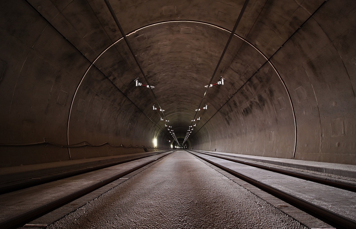 Възстановено е осветлението и в двете тръби на тунел "Дупница"