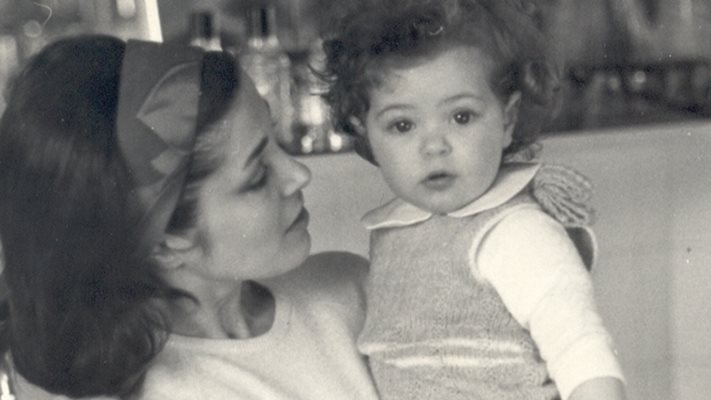 Надежда е прегърнала дъщеря си Хилда
Снимка: Архив