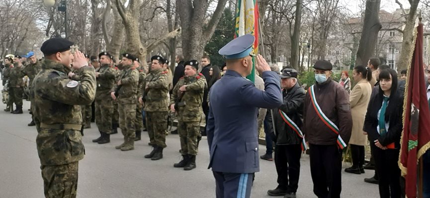 Ген. Явор Матеев прие строя.