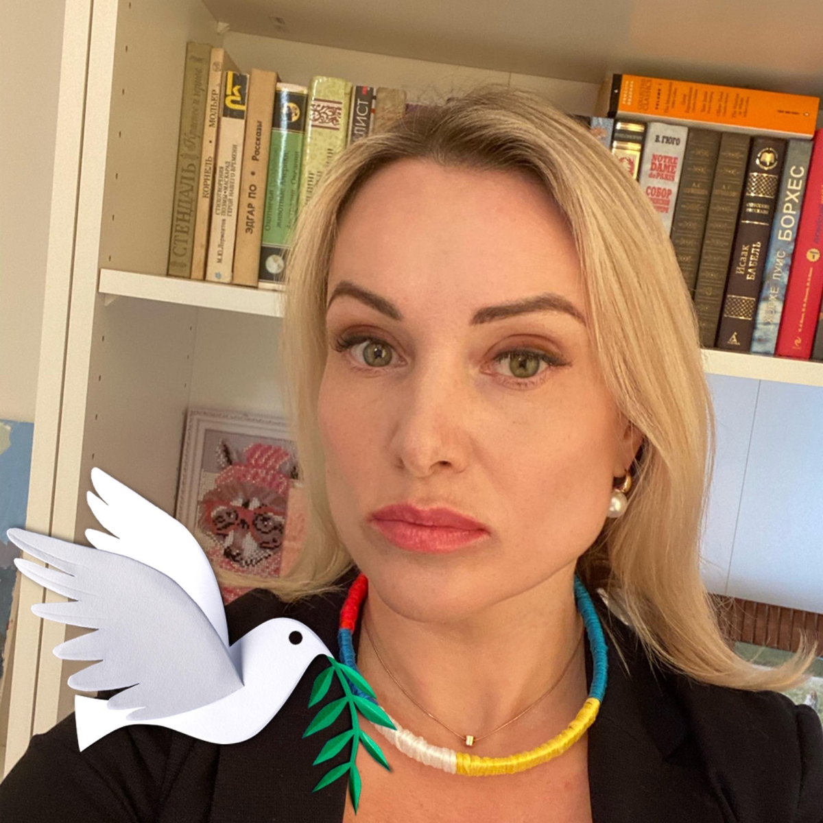 Русия издирва журналистката Марина Овсянникова, избягала от домашен арест