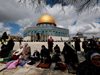 Първите молитви от месеца рамазан в Йерусалим протекоха спокойно въпреки войната в Газа