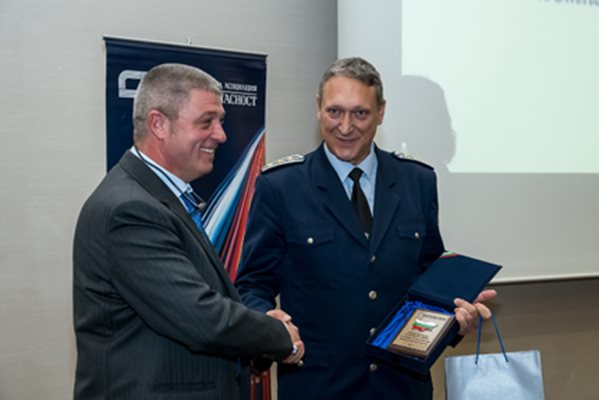 Рановски получава наградата на Българската браншова асоциация “Пътна безопасност”.