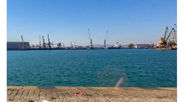 Пристанище "Бургас" СНИМКА: Google Street View