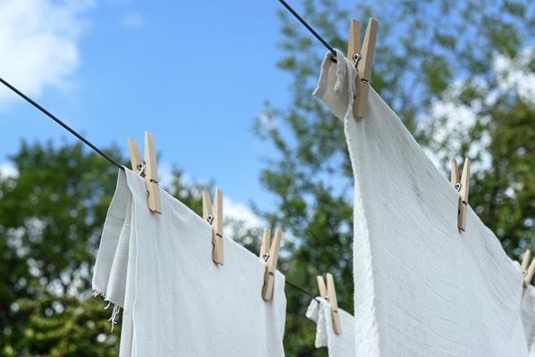 Учени: Сушенето на дрехи у дома може да доведе до здравословни проблеми