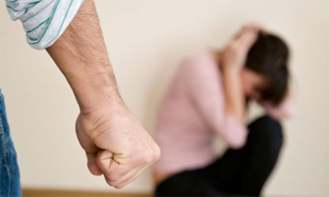 Насилието над жени се среща прекалено често, показва проучване