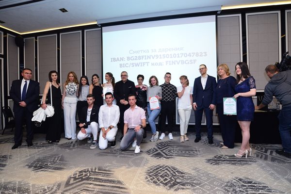Наградените на церемонията с част от Управителния съвет на фондация "Димитър Цонев"