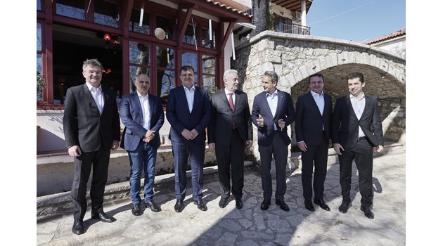 По покана на гръцкия си колега Кириакос Мицотакис, министър-председателят Петков участва в неформален обяд с лидери от региона на Западните Балкани.