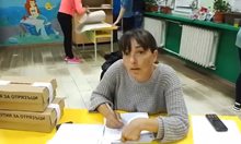 Появи се видео как дописват бюлетини във врачанско село