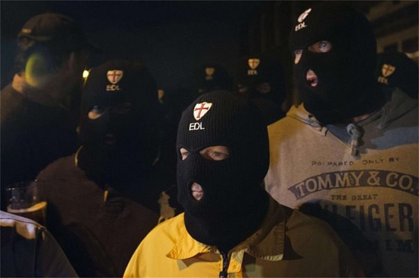 Активистите на "Английска защитна лига" нахлузиха маските