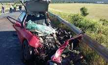 Кола с деца се заби челно в камион край Враца (Снимки)