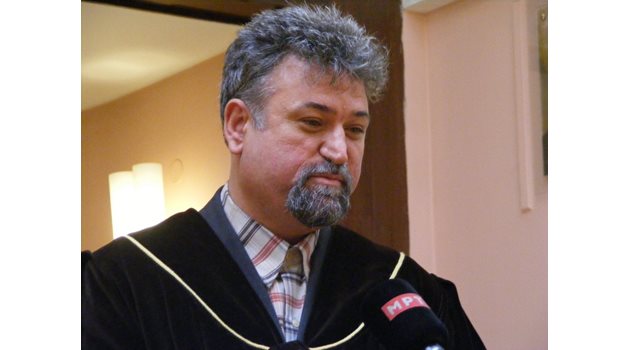 Доц. Стойко Стойков е активист на ОМО "Илинден-Пирин".