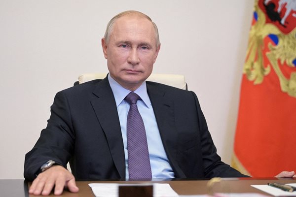 Материалът възхвалява руския президент Владимир Путин за решаването на проблема с Украйна.
СНИМКИ: РОЙТЕРС