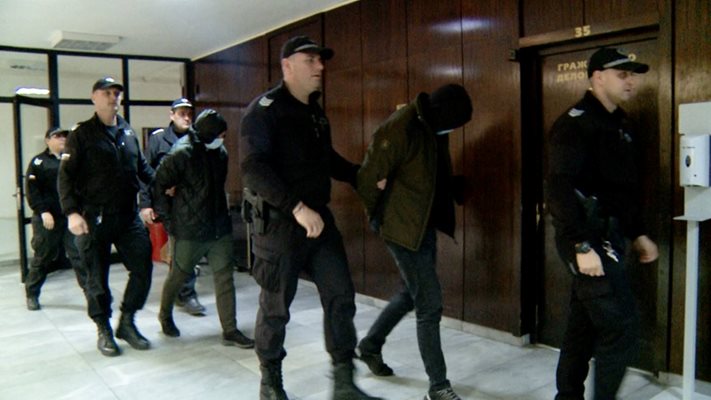 Постоянен арест за двамата полицаи, взели два подкупа от по 500 лева