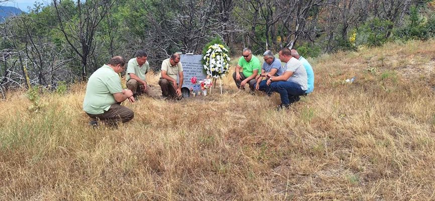 Служители на ЮЗДП отдадоха почит към паметта на двамата си загинали колеги.