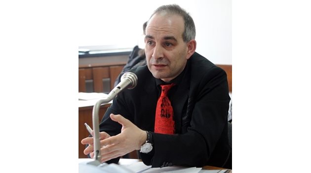 Водещият на „Политически некоректно“ Петър Волгин