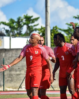 Футболистите на Гваделупа се радват след един от головете във вратата на Сит Мартен. Снимка: туитър/CNationsLeague