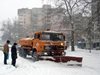 Обработват улиците за градския транспорт в София, преди час пик