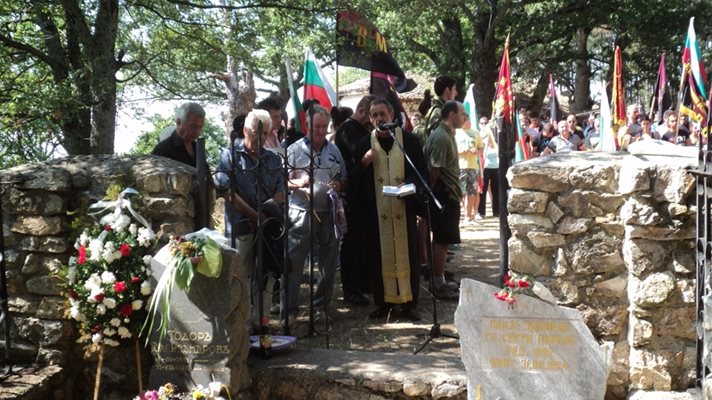 На това място са погребани Тодор Александров и телохранителят му Панзо Зафиров.