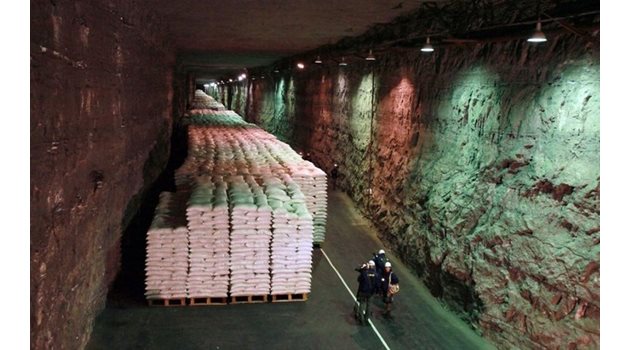 Подземни тунели, които руски блогъри твърдят, че са част от тайния град Ямантау в Урал.